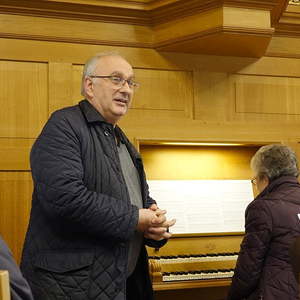 Wolfgang Kreuzhuber mit Teilnehmerin beim Ökumenischen Orgelseminar in Rutzenmoos