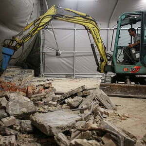 Ein Bagger im Mariendom