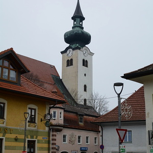 Kirche Schörfling v. Marktplatz