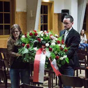 Foto: Lisa Infanger (Vorsitzende der kj oö), Michael Münzner (Jugendseelsorger, Regens)