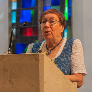 Maria Himmelfahrt Pfarre Kirchdorf an der KremsAm ende der Gottesdienst verteilten die Trachtengruppe Kräuterbuschen gegen freiwillige Spenden für BikoFoto Jack Haijes