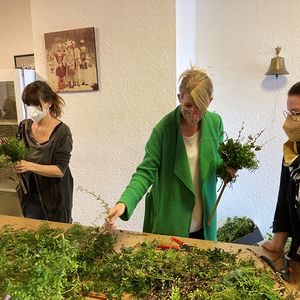 mit Erstkommunionmüttern und -kindern