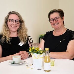 Melanie Wurzer, Leiterin Kath. Bildungswerk und Margit Rutzinger, Aboservice Landestheater Linz