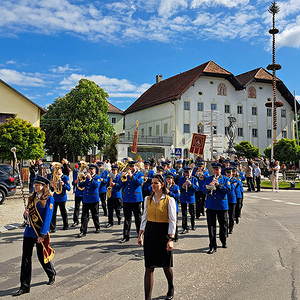 Die Musikkapelle führt den Festzug an
