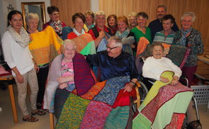 SelbA-SeniorInnen mit Patchworkdecken - Foto: SelbA         