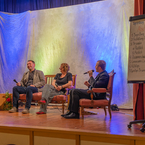 Dankefest im Pfarrsaal Kirchdorf an der Krems, Bild vlnr: Ida Brandstätter PGR-Obmann Stellvertr., Günter Wolfinger - scheidender Pfarrverwalter, Bernadette Hackl - scheidende Pastoralassistentin, Jakob Haijes - PGR-Obmann