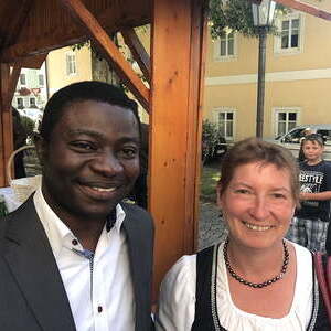 Pfarrer Hansjörg Wimmer, Kaplan Samuel Ogwudile, Frau Klara