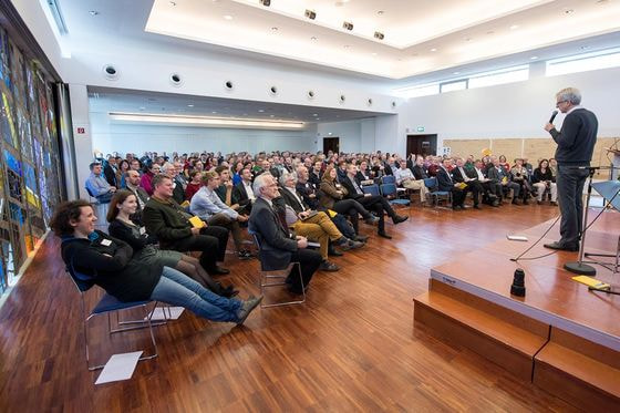 Mehr als 200 diözesane MitarbeiterInnen bei der Auftaktveranstaltung zum Zukunftsweg.