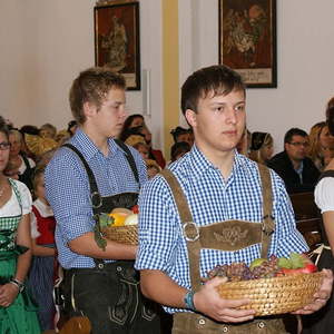 Erntedankfest mit Pfarrfoto