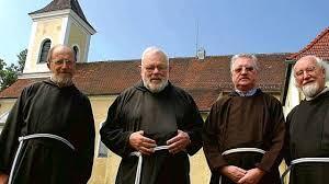 die letzten Kapuziner im Kapuzinerkloster Ried