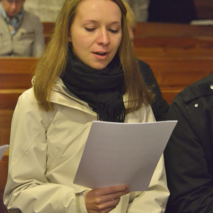 Stimmungsvoller Abendgottesdienst mit Taizé-LiedernGesänge, die Einfachheit ausstrahlen und zur Ruhe kommen lassen, das sind die Lieder der französischen Taizé-Gemeinschaft. Etwas von dieser Atmosphäre wurde bei der Sonntag-Vorabendmesse in Kirchdor