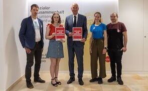 Initiative „Kinderarbeit stoppen!“ besucht Jugend-Landesrat Dörfel