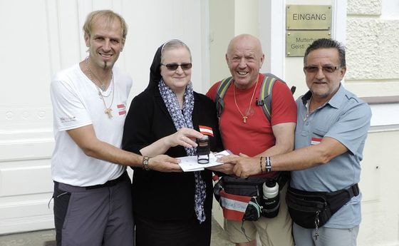 V. l.: Johannes Aschauer, Generaloberin Sr. Angelika Garstenauer, David Zwilling und Otto Klär