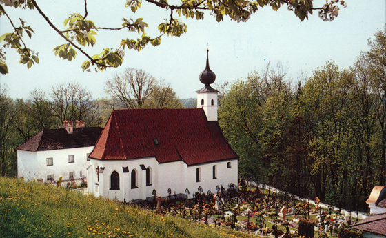 Pfarrkirche mit Friedhof in St. Radegund