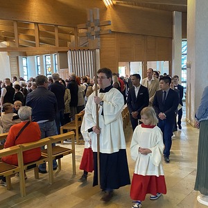 Feierlicher Einzug in die Kirche