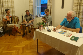 Eröffnung der erweiterten Bibliothek mit Lesung / Büchereiteam Dorf/Pram Eröffnung der erweiterten Bibliothek mit Lesung