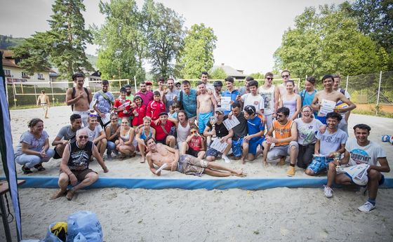 Beachvolleyballturnier mit Flüchtlingen