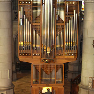 Domorganist und Direktor Wolfgang Kreuzhuber an der Pflüger-Chororgel