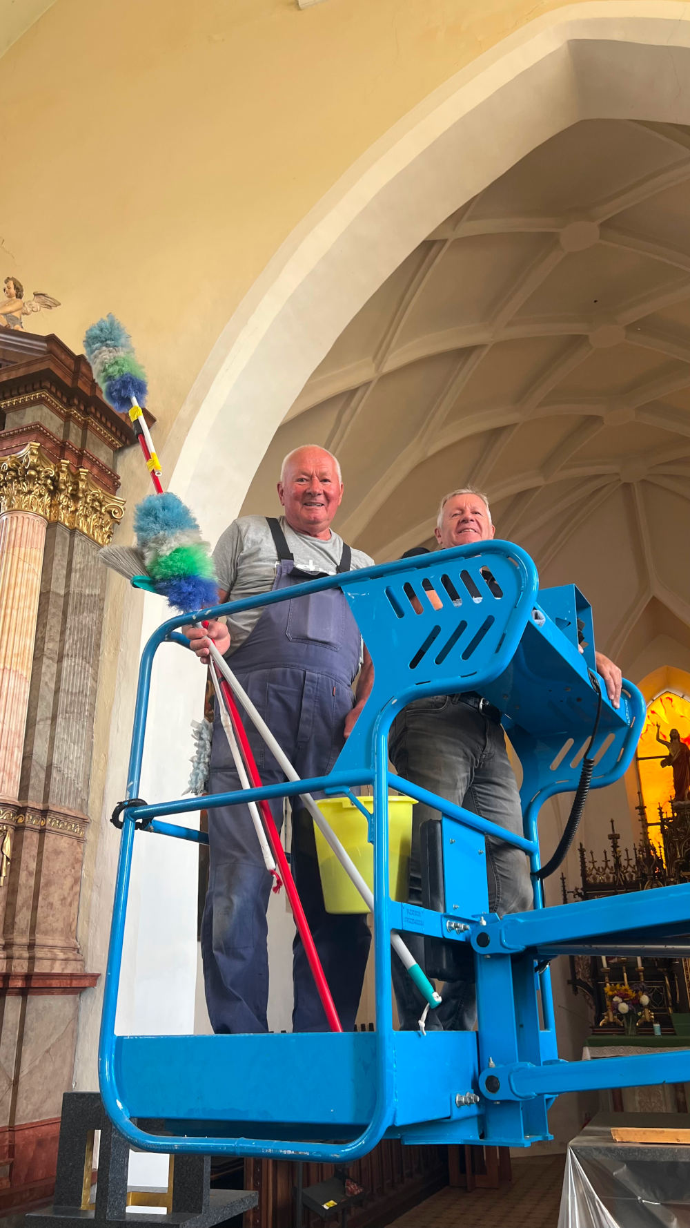 Reparaturarbeiten im Inneren der Kirche