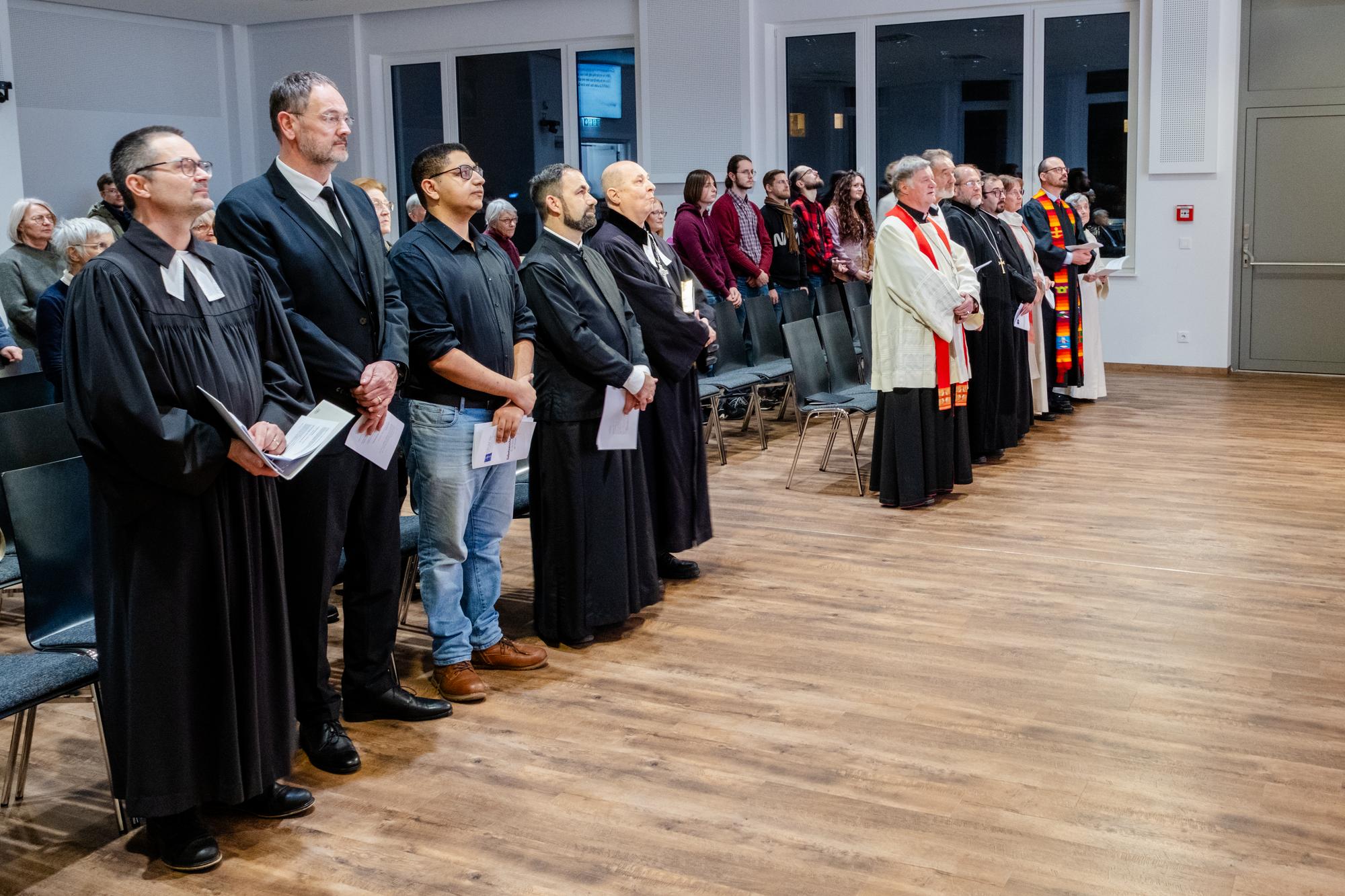 Ökumenischer Gottesdienst in der Baptistengemeinde Linz / © Diözese Linz / Kienberger Den vom Forum der Christlichen Kirchen in Oberösterreich getragenen Gottesdienst feierten Repräsentant:innen von elf christlichen Kirchen mit.