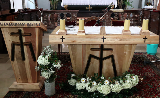 Niederwaldkirchen: Altarweihe und 70er von Pfarrer Arbeithuber