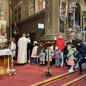 P. Fritz  und Diakon Hannes segneten die Kinder.