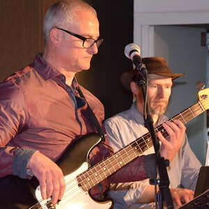  zwei restlos ausverkauften Vorstellungen vor einem begeisterten Publikum im Pfarrzentrum St. Stephanus