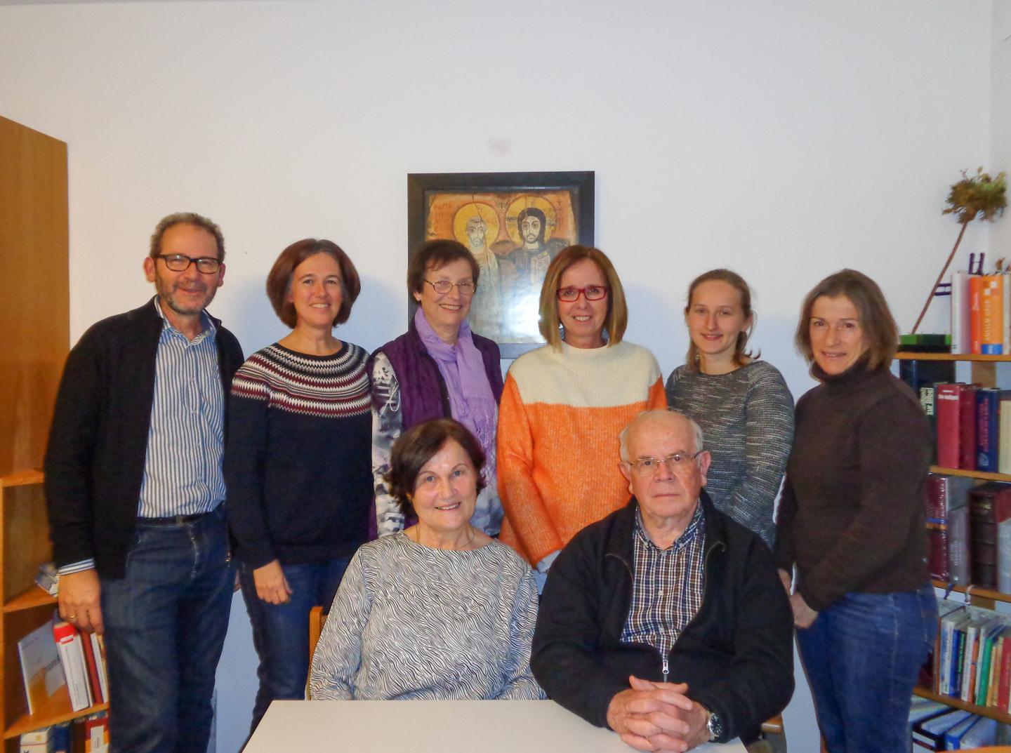 Andreas Hasibeder (Leitung), Astrid Müller, Maria Halb, Barbara Lettner, Jaqueline Wintersberger und Helga Wieser, sitzend: Theresia Amatschek und Karl Amatschek