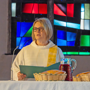 Edith Gegenleitner leitete die Abendmahlfeier für Kinder