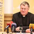 Bischof Manfred Scheuer bei der Pressekonferenz in Puchberg