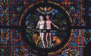 Die Erschaffung von Adam und Eva, Buntglasfenster in der Kirche Notre-Dame von Dinant, Belgien.
