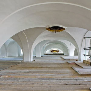 Besichtigung der Baustelle am Gerüst