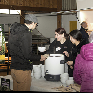 Fastensuppen-Essen am Bauernmarkt