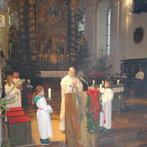 ... viel Weihrauch ....                           