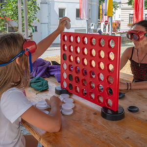 Platz vor der Kirche wurde zur Spielarena