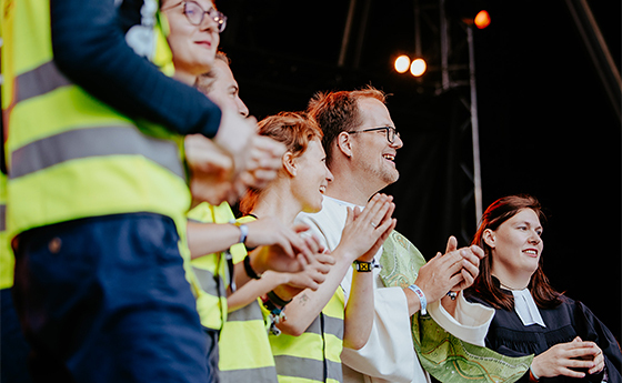 Florian Baumgartner, Leiter Festivalseelsorge und Bettina Növer, evangelische Jugendpfarrerin für Österreich mit dem Team der Festivalseelsorge