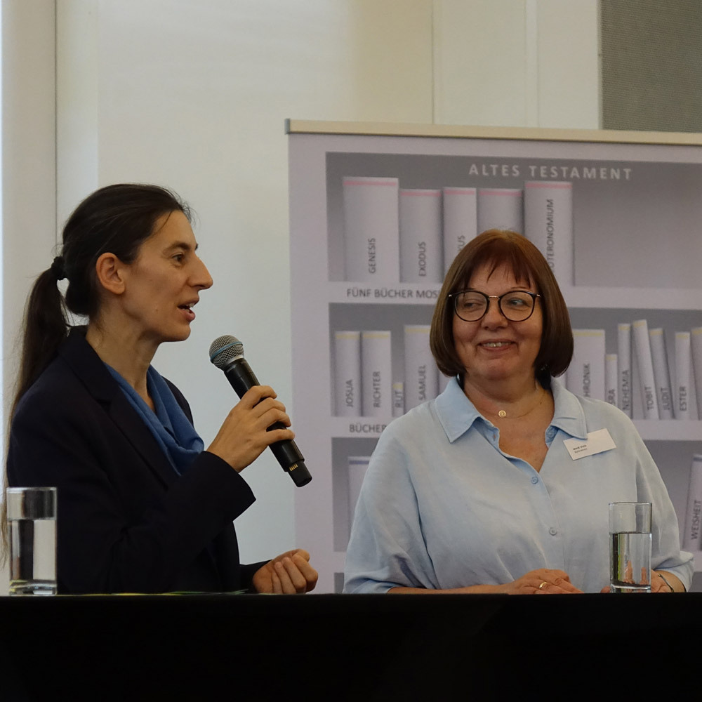 Referentinnen Magdalena Lass und Viola Weiß