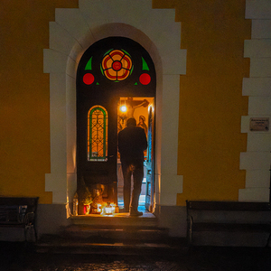 Lebendiger Adventkalender der Pfarre Kirchdorf an der Krems. Adventliche Besinnung - gemeinsam beten, singen und feiern. anschließend gemeinsam bei Tee wärmen und reden.Beim Kalvarienbergkirche