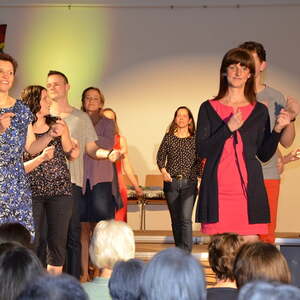 MODENSCHAU und Informationen über ökologisch und fair hergestellte Kleidung 