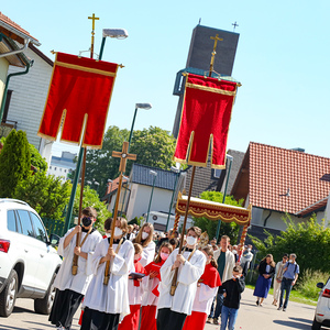 Prozession durchs Pfarrgebiet