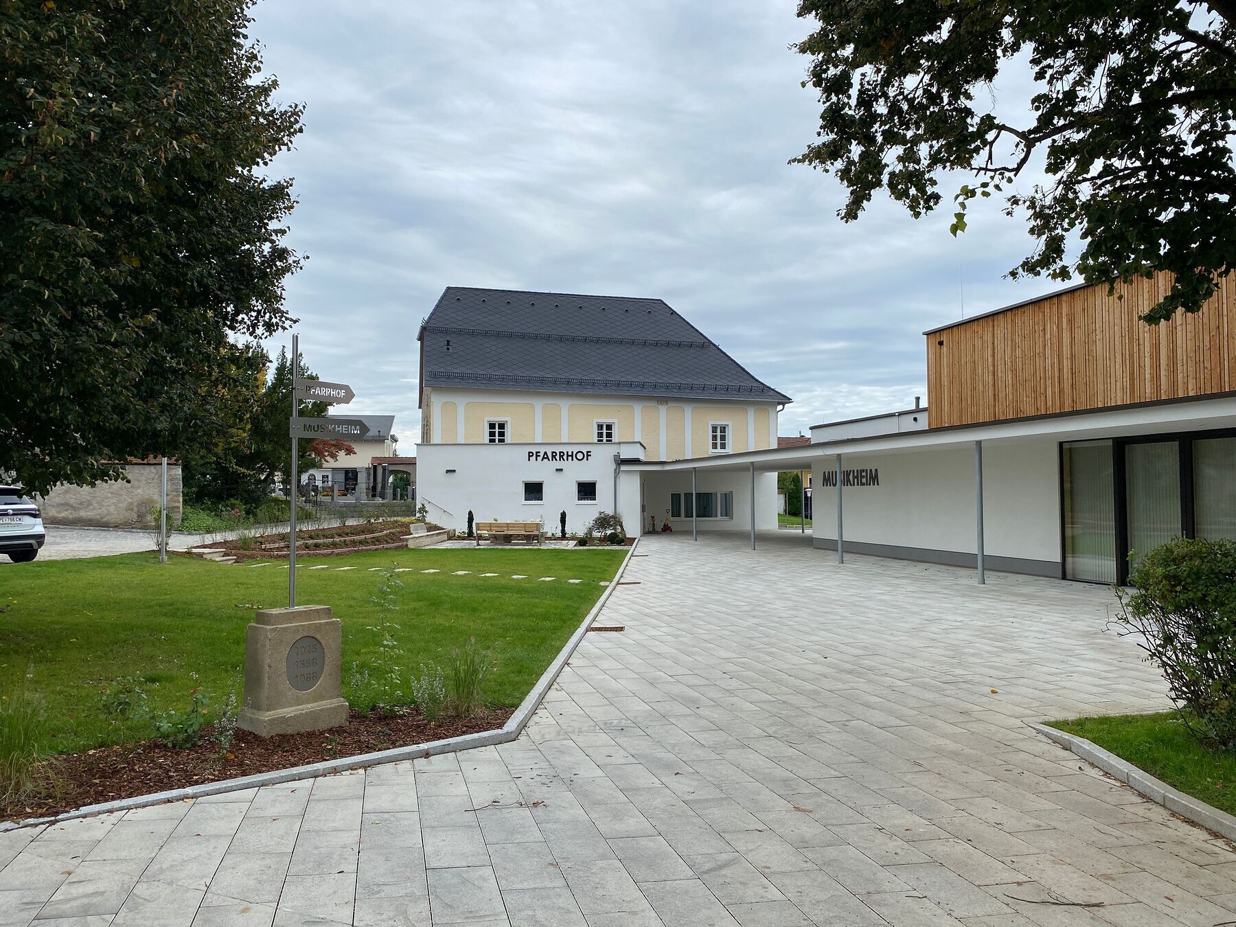 Die Sanierung des Pfarrhofes in Pergkirchen samt Umbau konnte im März 2025 nach fast einjähriger Bauzeit abgeschlossen werden. Dabei wurde der mittelalterliche Gebäudekern mit einer Backküche freigelegt. Der älteste Gebäudeteil dürfte ein mittelalter