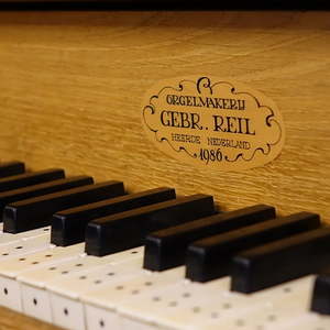 Orgel (Reil, 1986) in der Pfarrkirche Rutzenmoos