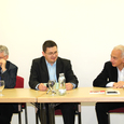 V. l.: Franz Kehrer MAS (Direktor Caritas OÖ), Dr. Heinz Niederleitner (Vorstand OÖ. Journalistenforum) und Dr. Michael Landau (Direktor Caritas Österreich). © Caritas OÖ