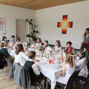 Im Abelenzium gibt es Kuchen und Saft.