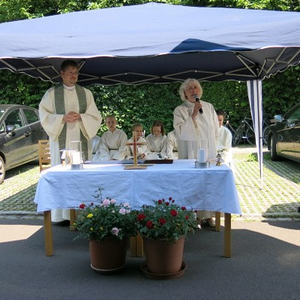 Gottesdienst mit Fruehschoppen 
