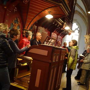 Alles lauscht gespannt!