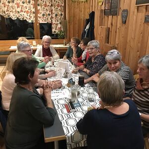 gemütliches Beisammensein im Gasthaus Adambauer