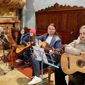 ... umrahmt den Gottesdienst.