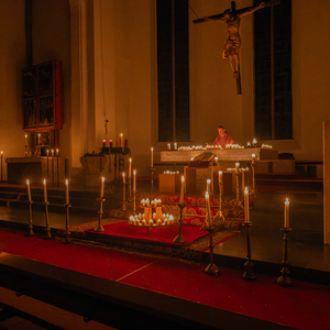 Adventlicher Gottesdienst um 6 Uhr früh bei Kerzenlicht