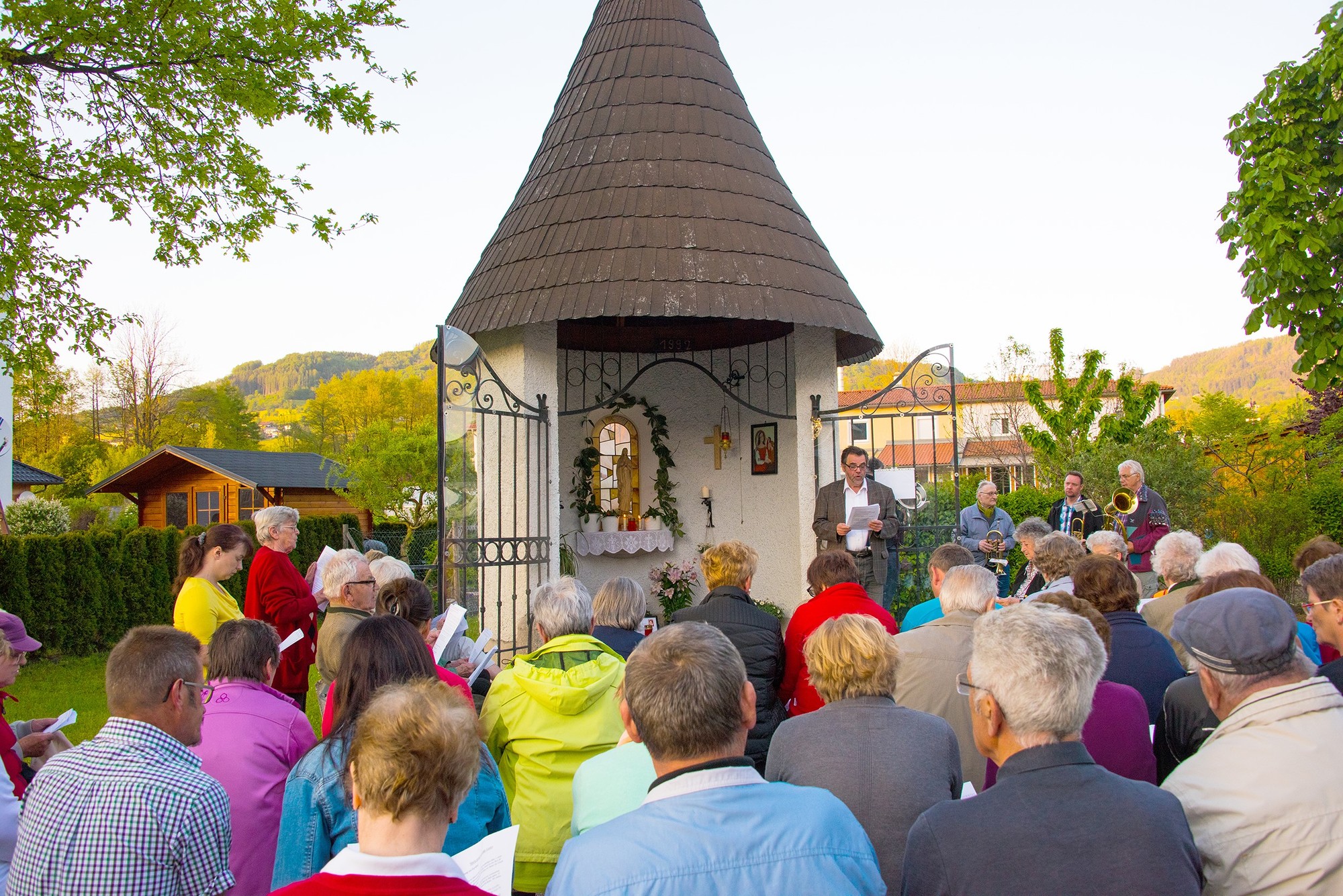 Mai-Andacht bei der Kapelle am Kapellenweg